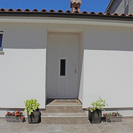 Guest House Ada Galižana 외부 사진